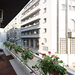 Big With 3 Bdrm Ultracentral Lägenhet