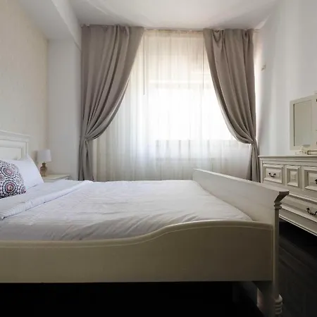 Apartment Big With 3 Bdrm Ultracentral Bucharest