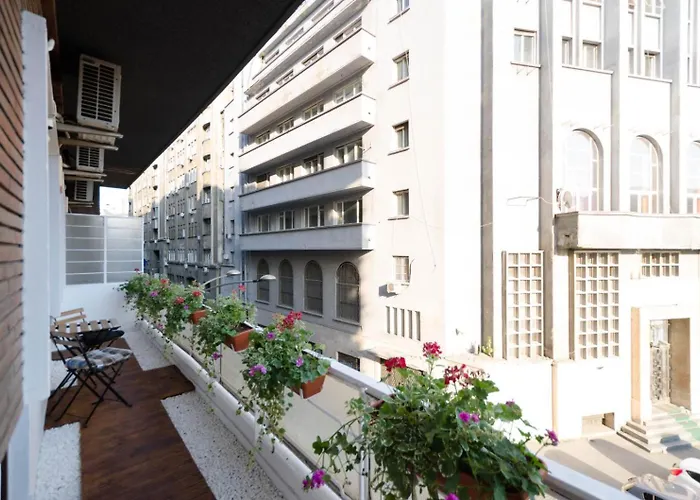 Big With 3 Bdrm Ultracentral Apartmán