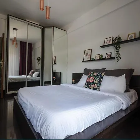 Apartment Big With 3 Bdrm Ultracentral *