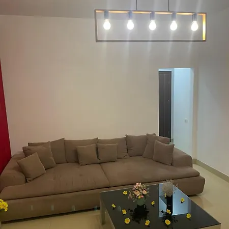 Big With 3 Bdrm Ultracentral Appartement *