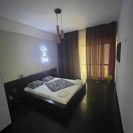 Big With 3 Bdrm Ultracentral * Boekarest